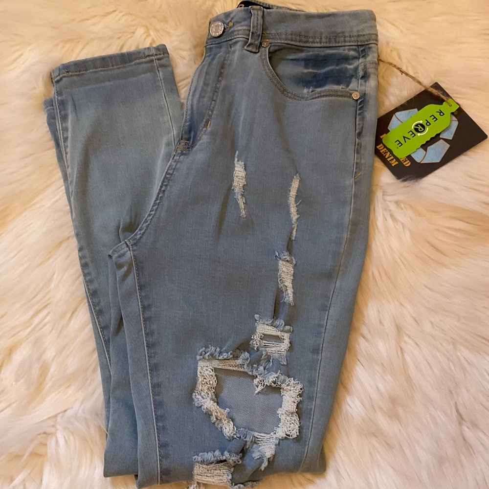 Indigo Rein Distressed Jeans - NWT - Size 11 - Picture 2 of 13